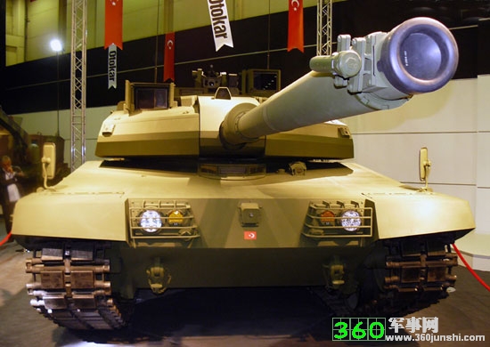 点击浏览下一张>> 土耳其“阿尔泰”主战坦克亮相 大量采用韩国技术